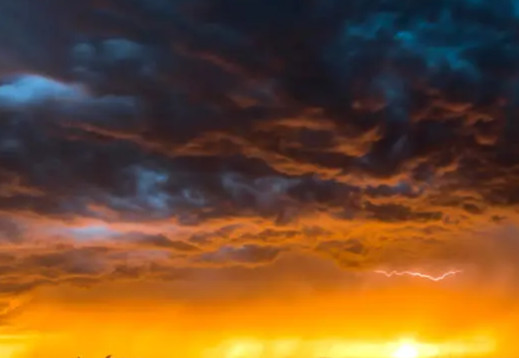 李白〈夢遊天姥吟留別〉:夢醒與昂首 李白〈夢遊天姥吟留別〉:夢醒與昂首